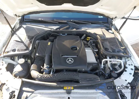 2016 Mercedes-Benz C 300 Sport z USA, uszkodzony, nr VIN 55SWF4JB5GU163818